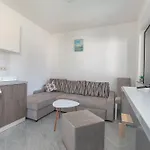 House Aronija With Swimming Pool Apartamento