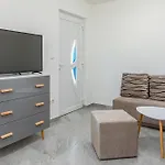 House Aronija With Swimming Pool Grude