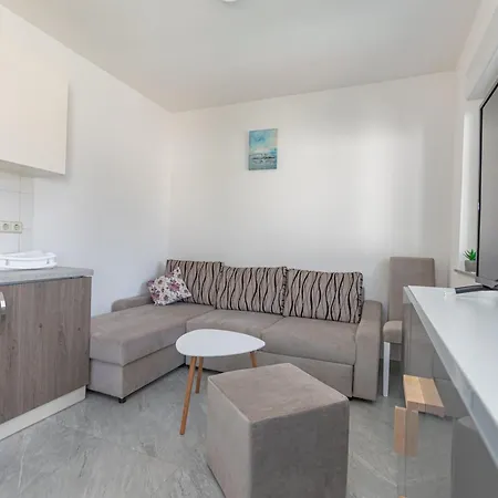 House Aronija With Swimming Pool Apartman