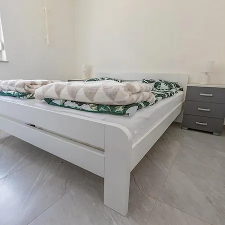 House Aronija With Swimming Pool Grude