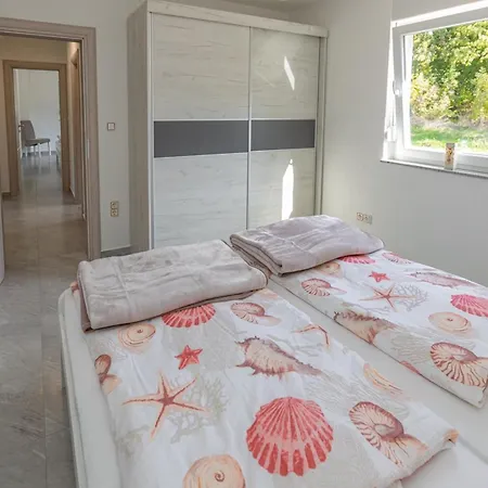 House Aronija With Swimming Pool Grude