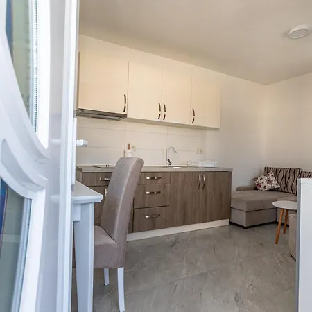 House Aronija With Swimming Pool Lejlighed Grude