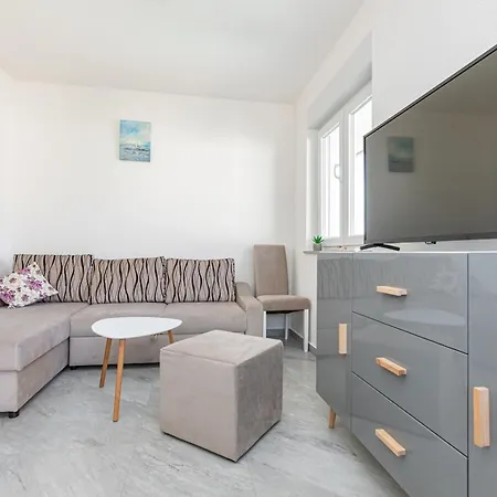 Apartment House Aronija With Swimming Pool