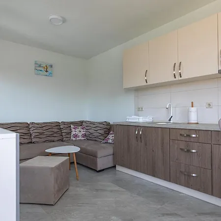 Apartment House Aronija With Swimming Pool