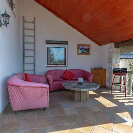 House Aronija With Swimming Pool Grude